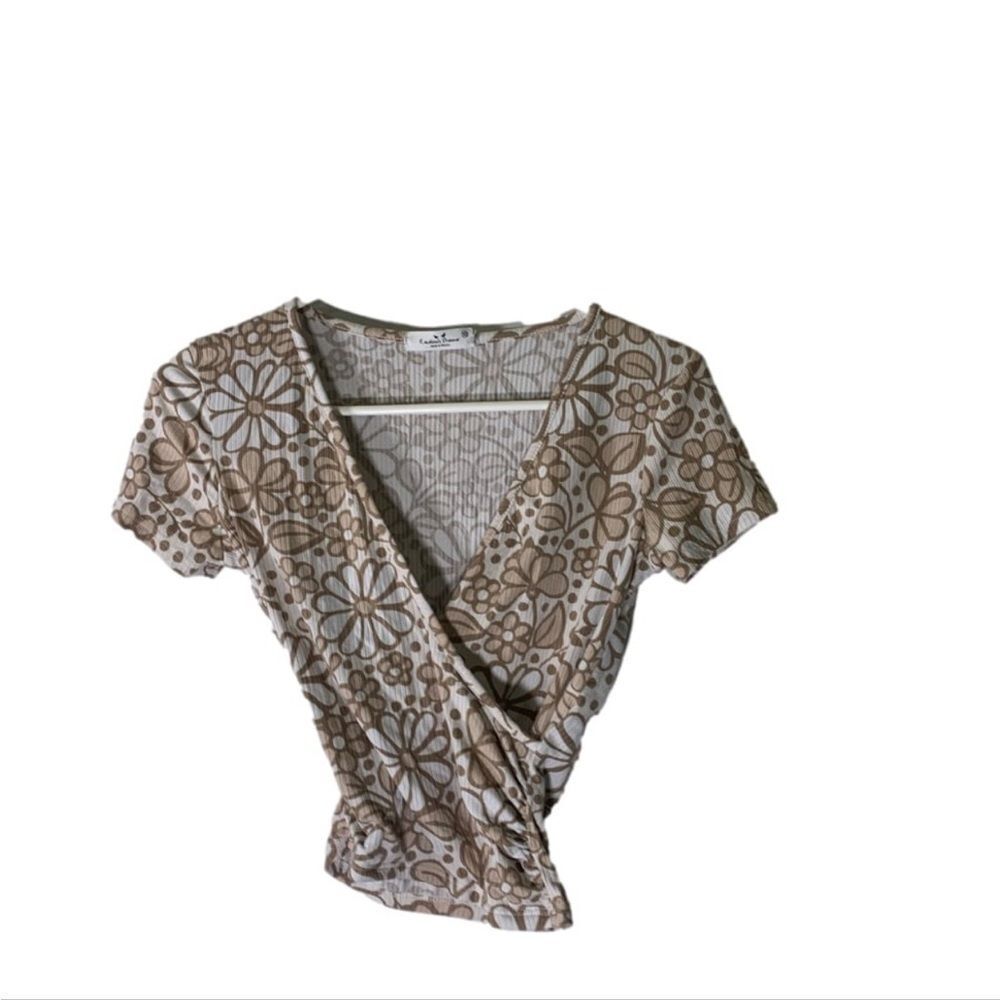 Rebellious Dreamer XS Tan Floral‎ Top